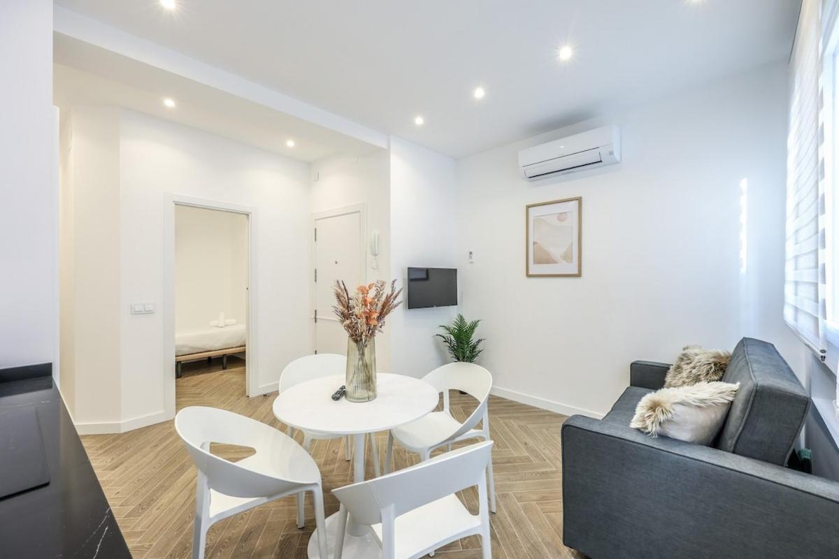 Urban Tranquility In With Modern Comforts Apartment