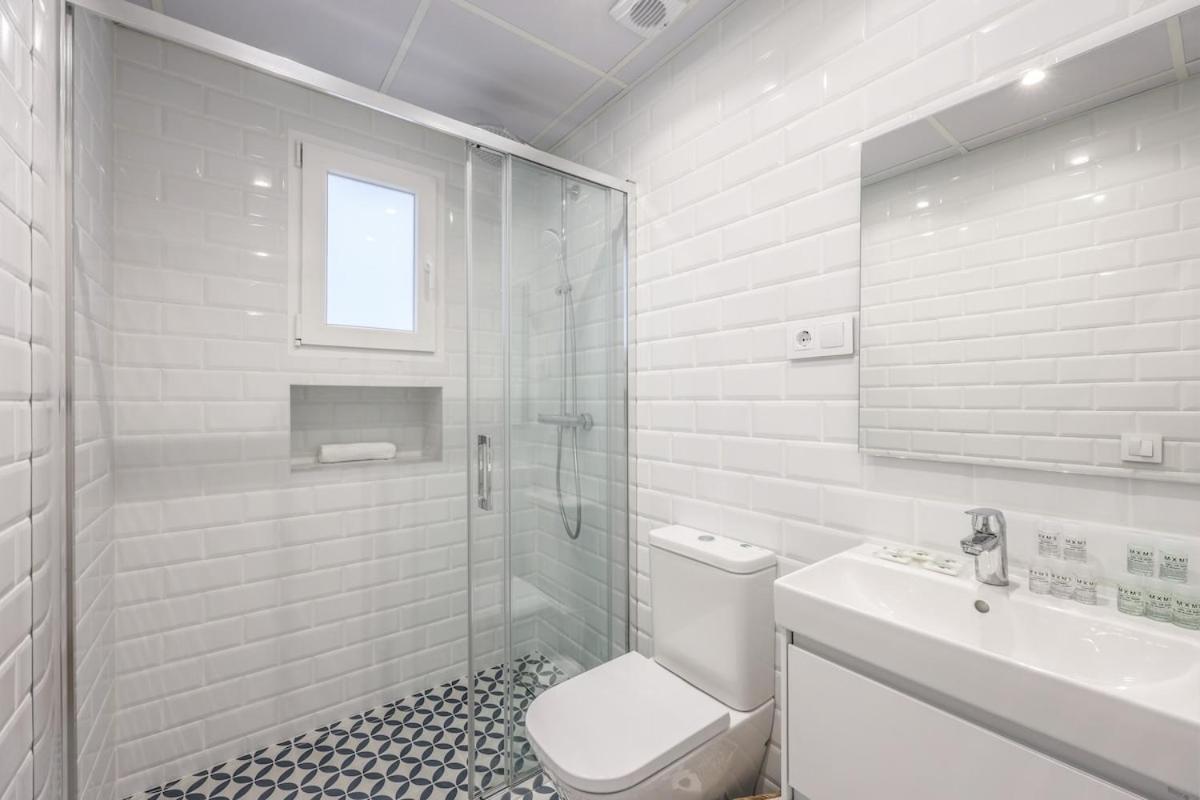 Urban Tranquility In With Modern Comforts *