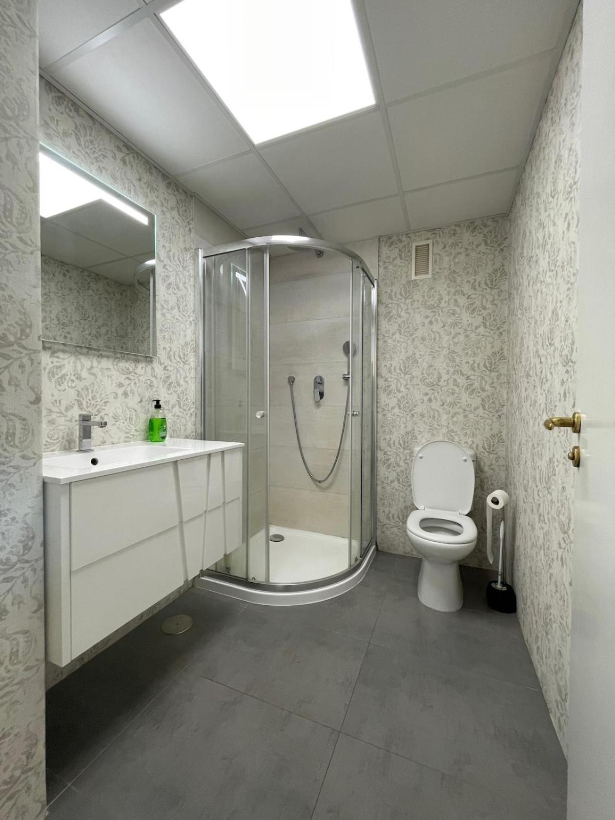 Down Town In Metro In 5 Station Straigh Wifi Ac Apartment *