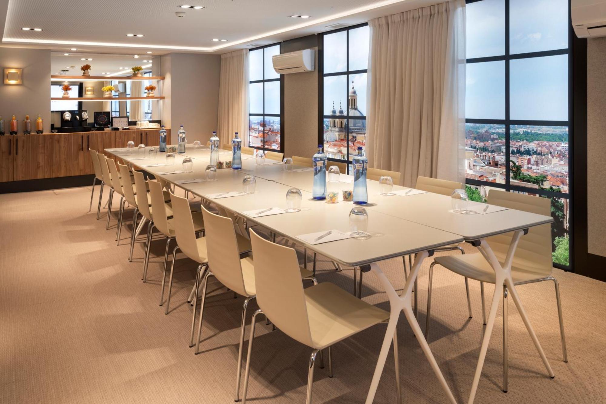 Hotel Catalonia Gran Via 4*