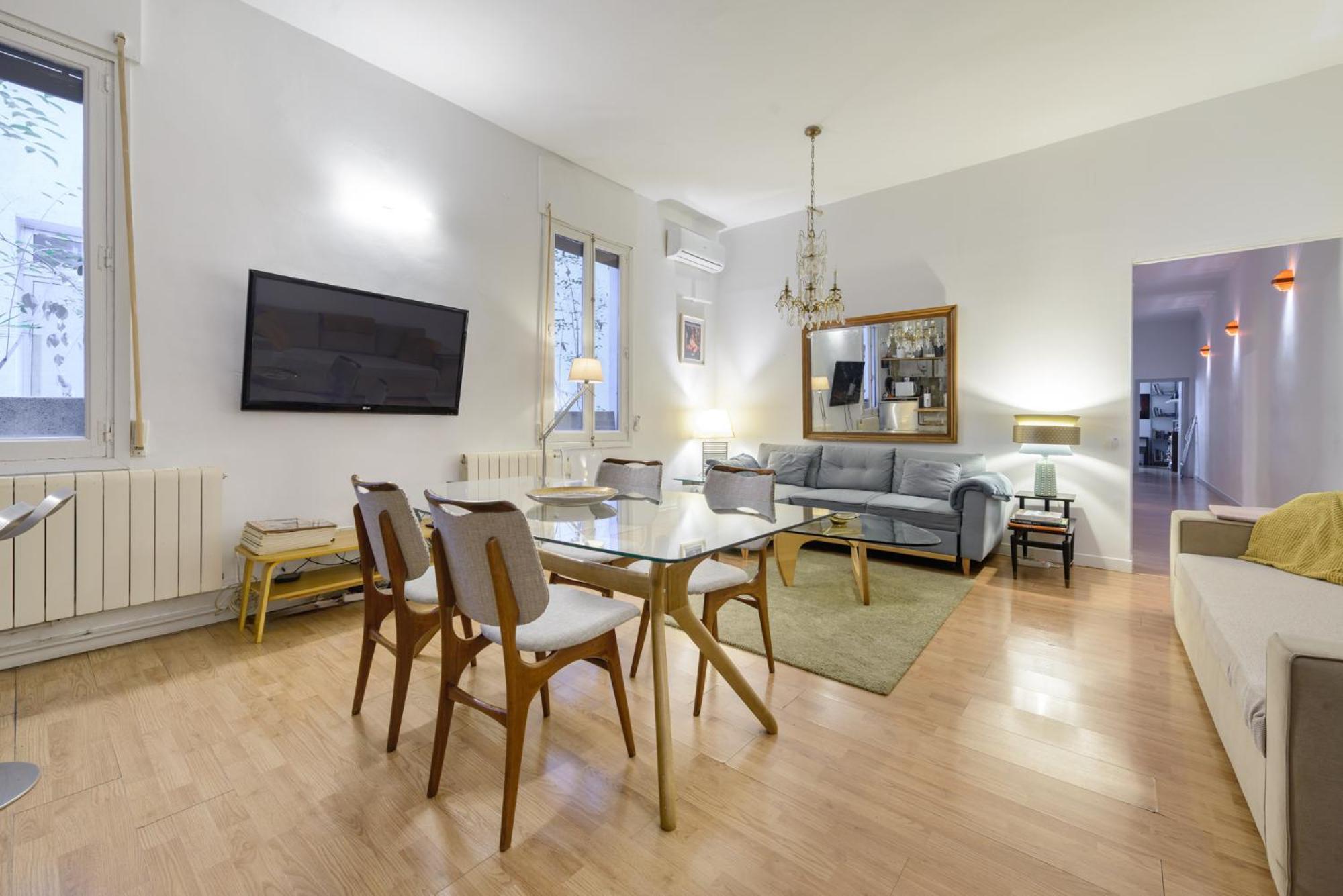 Gran Via-sol Spacious 3 Bedrooms & 2 Wcs Apartment *
