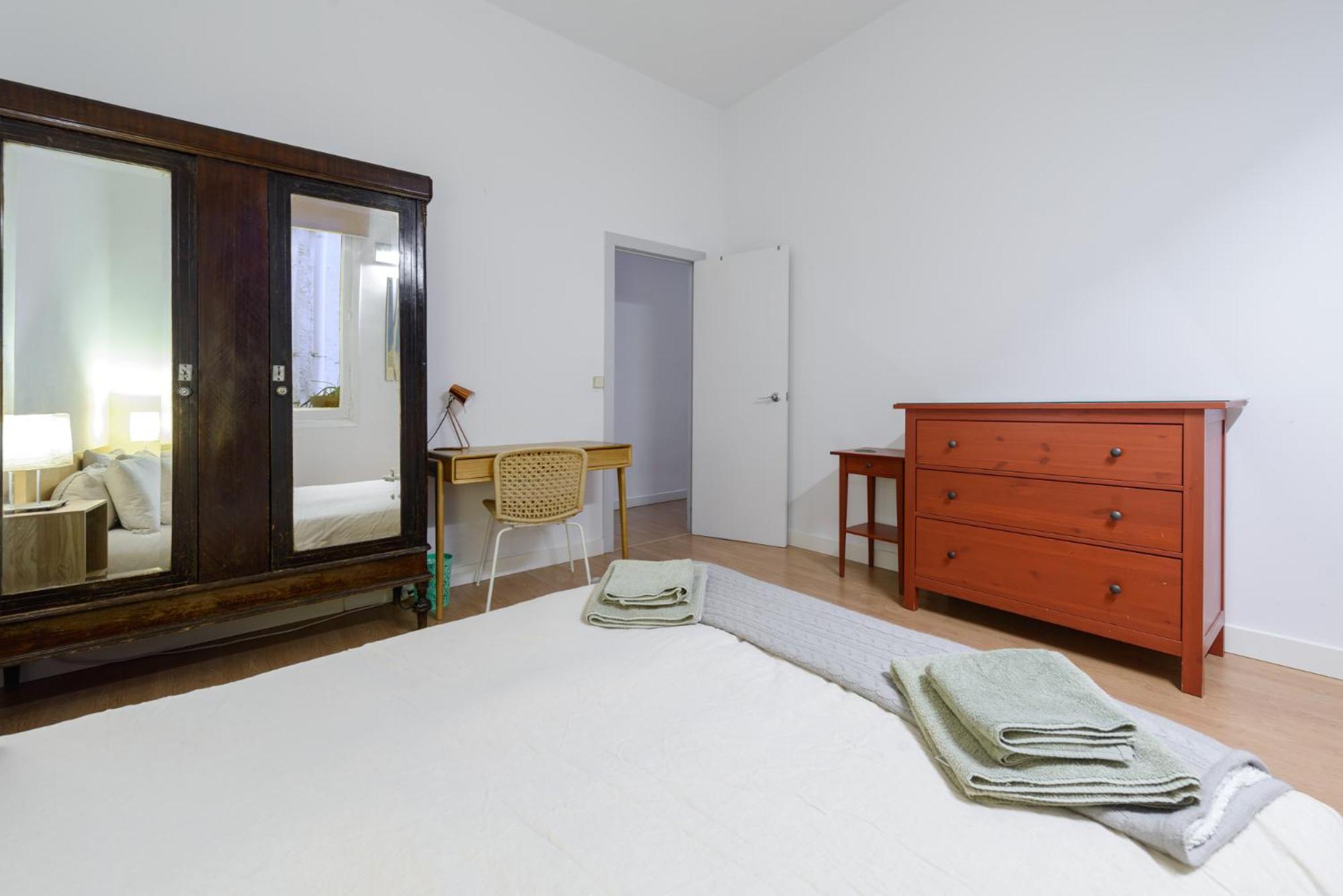 Gran Via-sol Spacious 3 Bedrooms & 2 Wcs Apartment