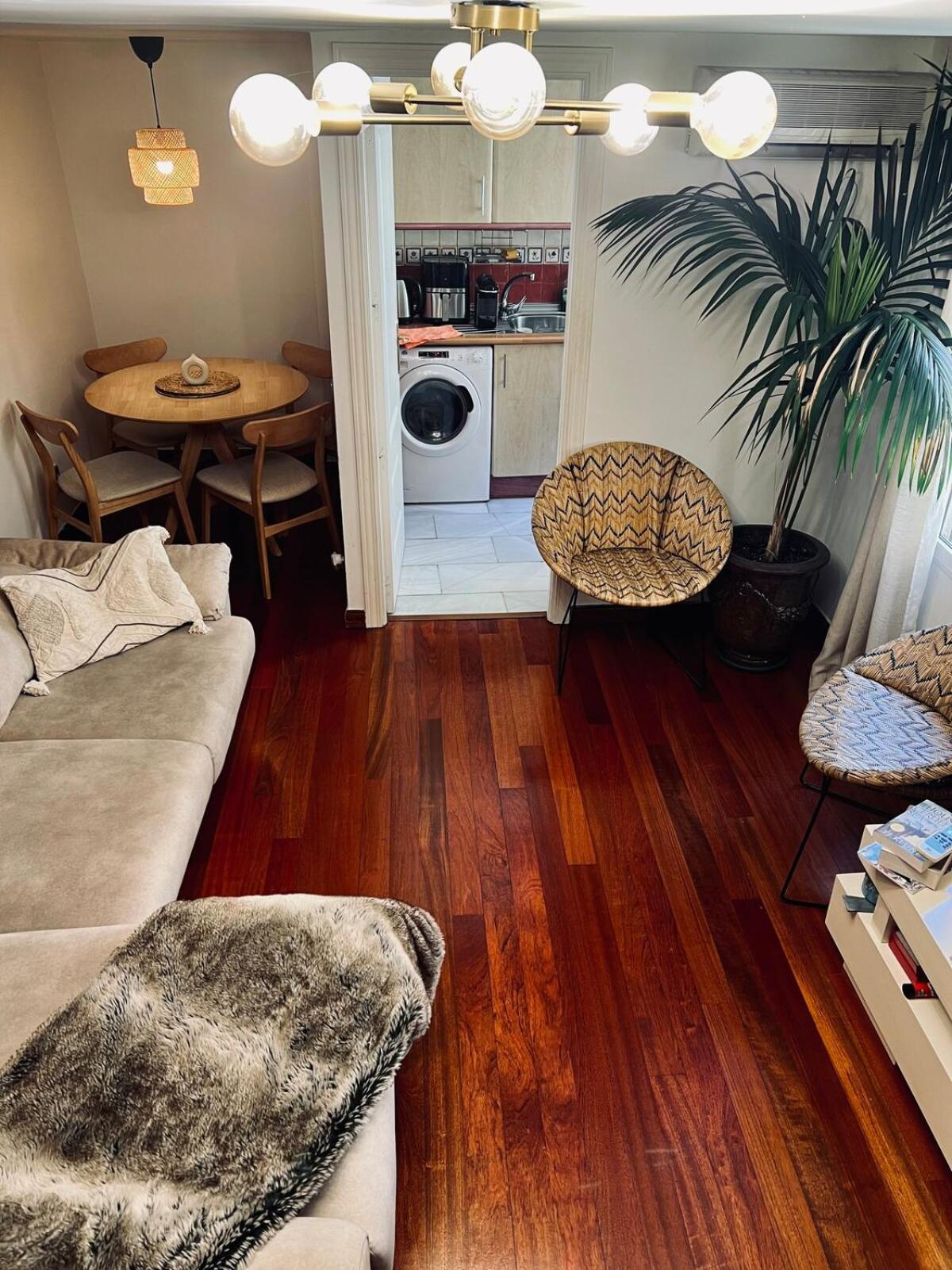 Beautiful Duplex In The Center Apartment