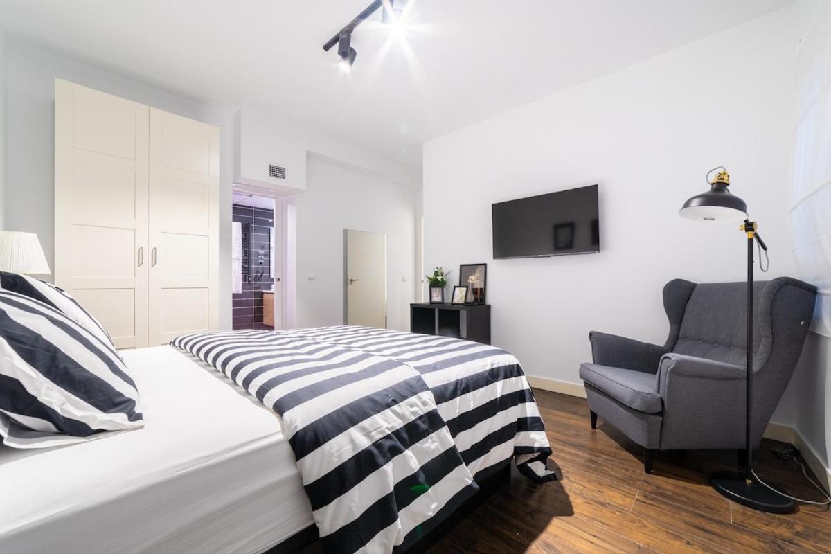 Charming Modern In Barrio De Letras *