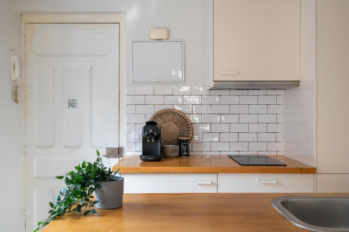 And Bright In Puerta Del Angel - Cabello Apartment Madrid