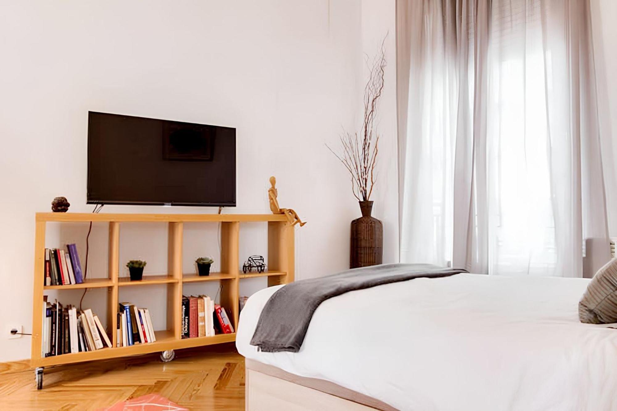 Elegant In The Heart Of 100m² With Parking Apartment