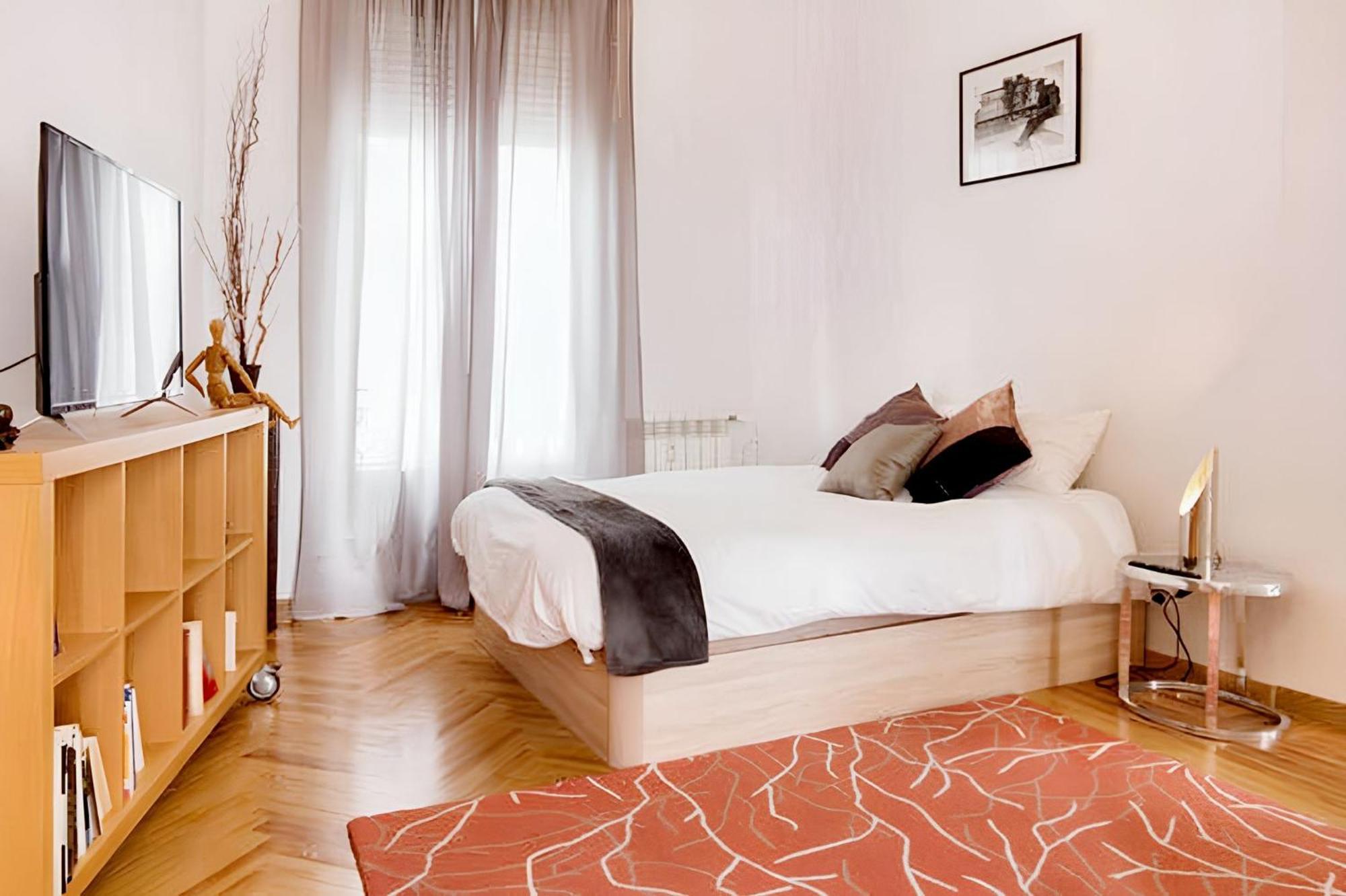 Elegant In The Heart Of 100m² With Parking Apartment