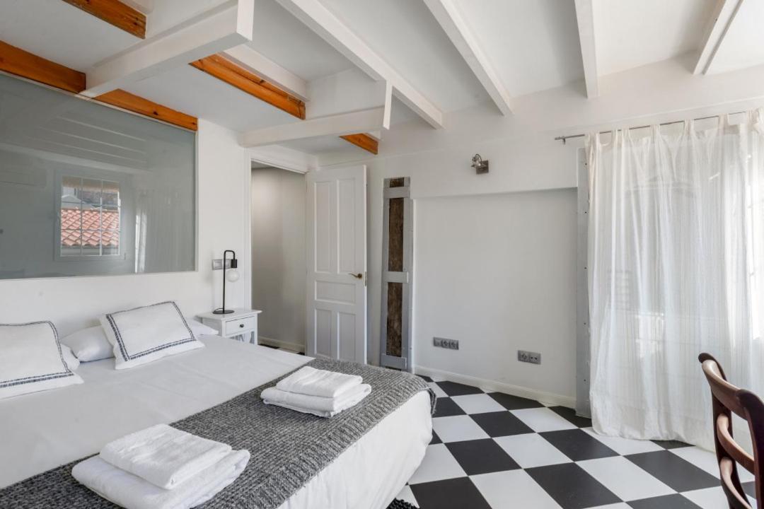 2 Bedrooms 1 Bathroom Furnished - Lavapies - Bright Modern - Mintystay Apartment Madrid