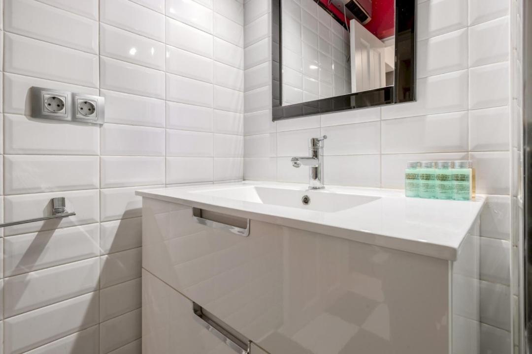 2 Bedrooms 1 Bathroom Furnished - Lavapies - Bright Modern - Mintystay * Madrid