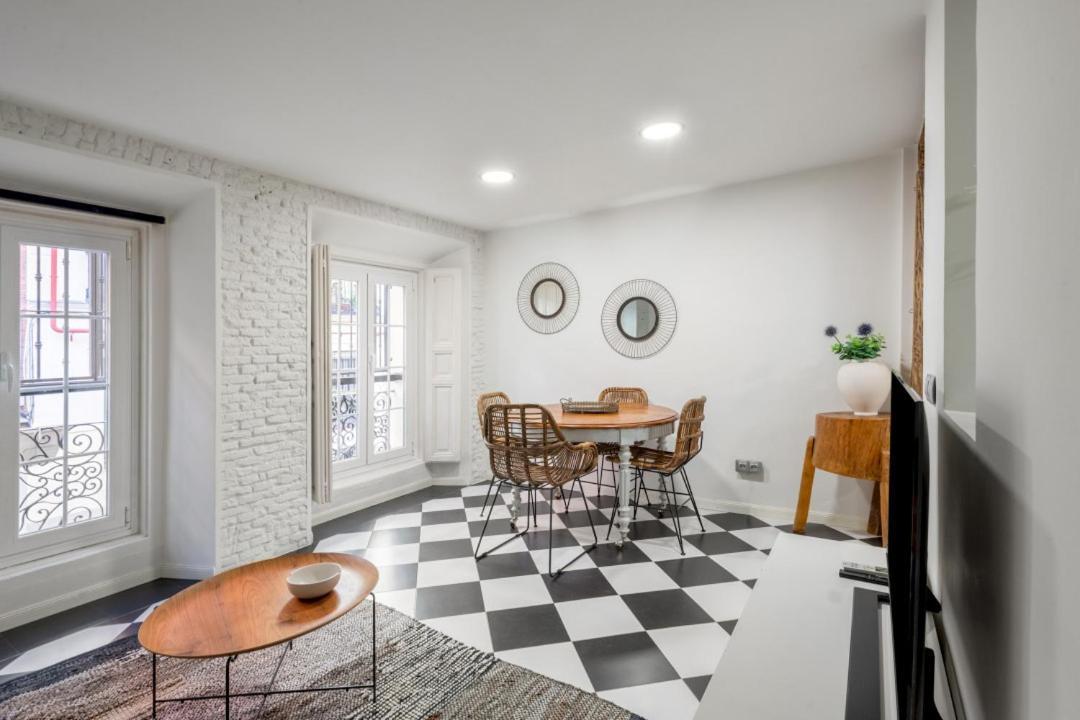 2 Bedrooms 1 Bathroom Furnished - Lavapies - Bright Modern - Mintystay * Madrid