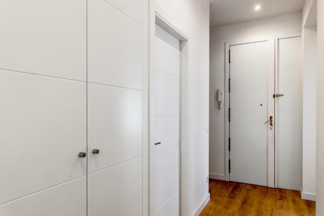 Apartment 3 Bedrooms 3 Bathrooms Furnished - Salamanca - Modern And Bright - Mintystay *