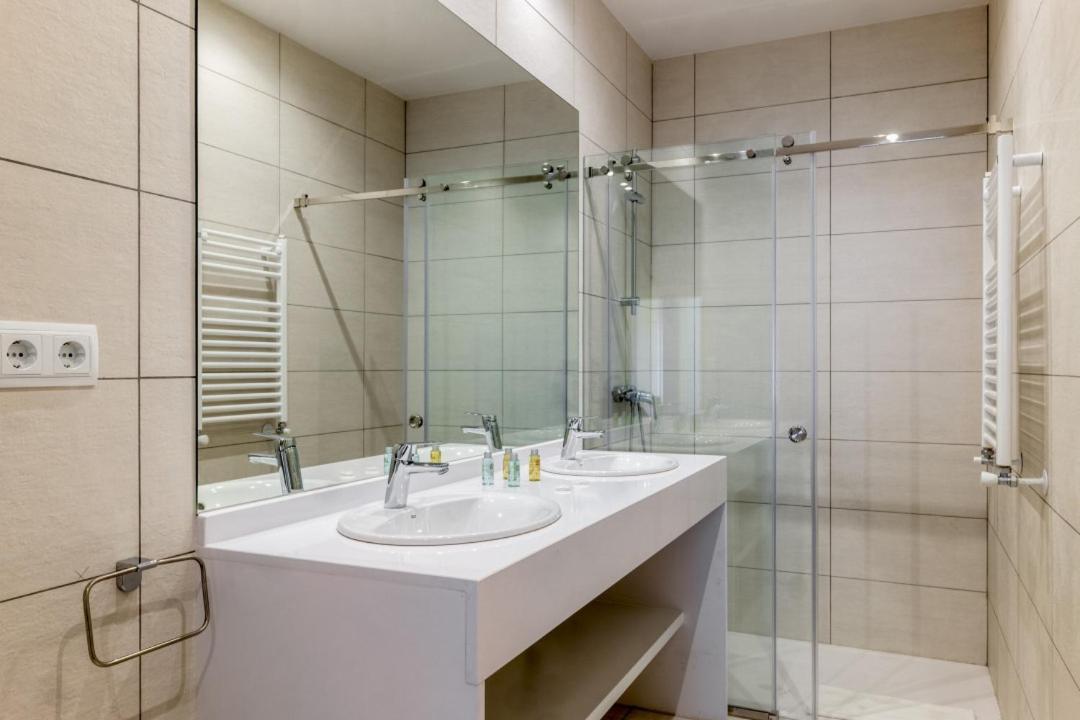 Apartment 3 Bedrooms 3 Bathrooms Furnished - Salamanca - Modern And Bright - Mintystay *