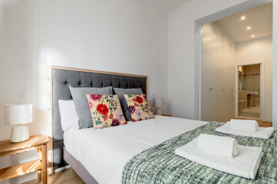 Apartment 3 Bedrooms 3 Bathrooms Furnished - Salamanca - Modern And Bright - Mintystay