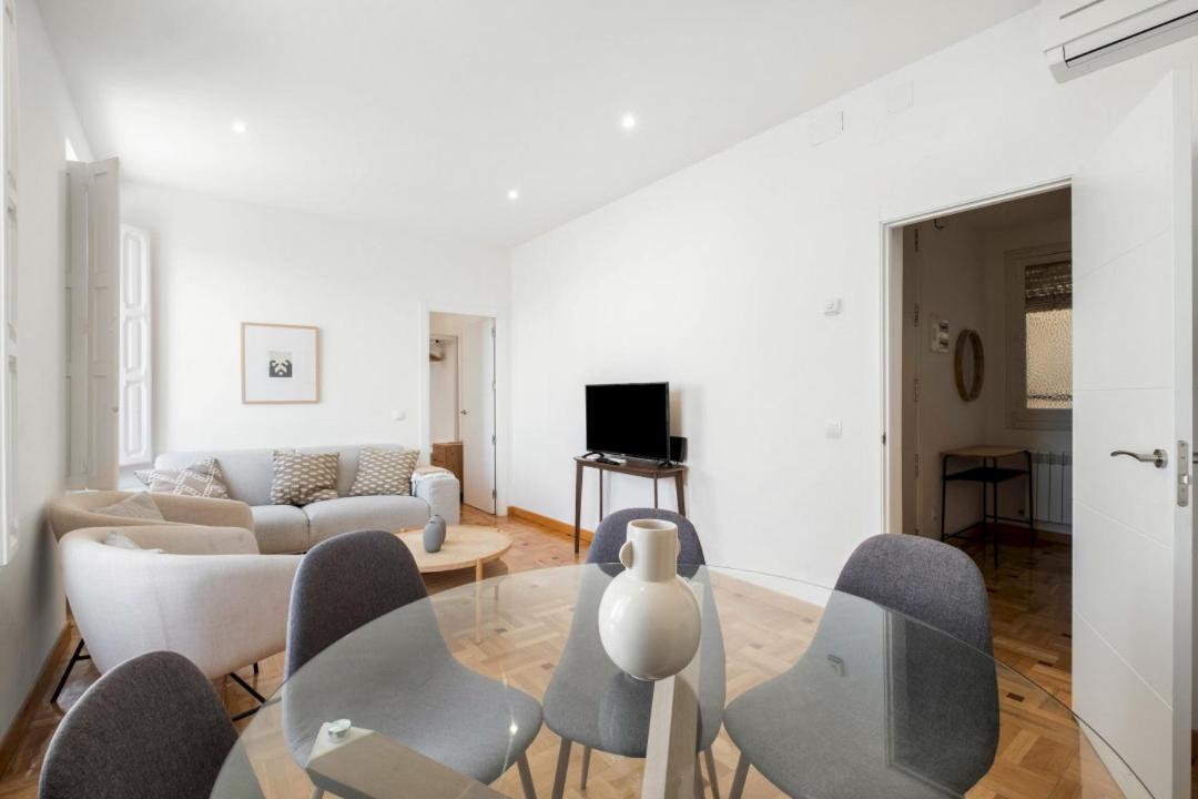 4 Bedrooms 2 Bathrooms Furnished - Salamanca - Largue - Mintystay Madrid