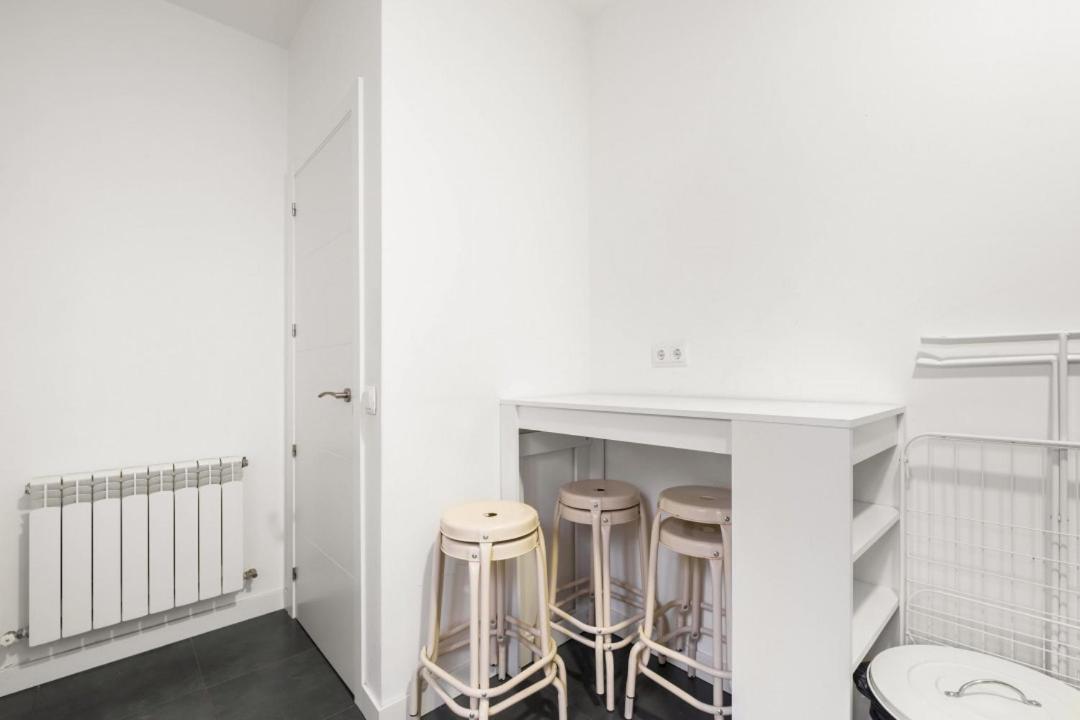4 Bedrooms 2 Bathrooms Furnished - Salamanca - Largue - Mintystay * Madrid