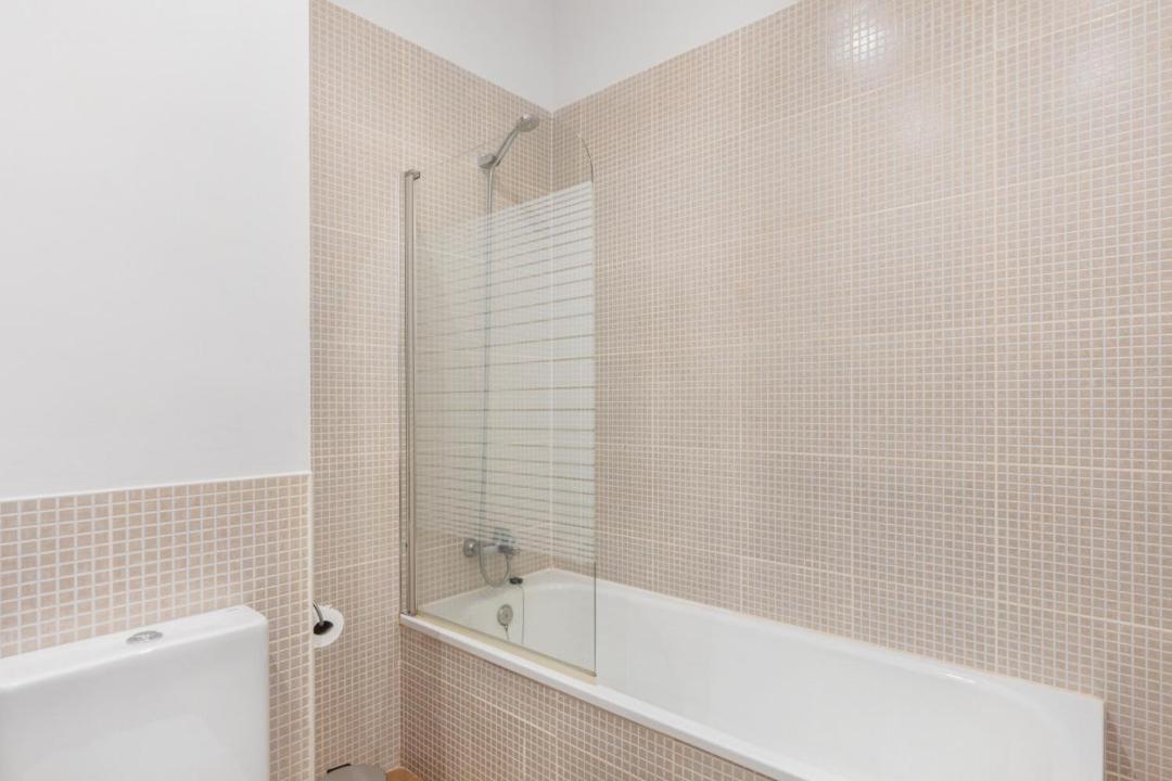4 Bedrooms 2 Bathrooms Furnished - Salamanca - Refurbished - Mintystay *