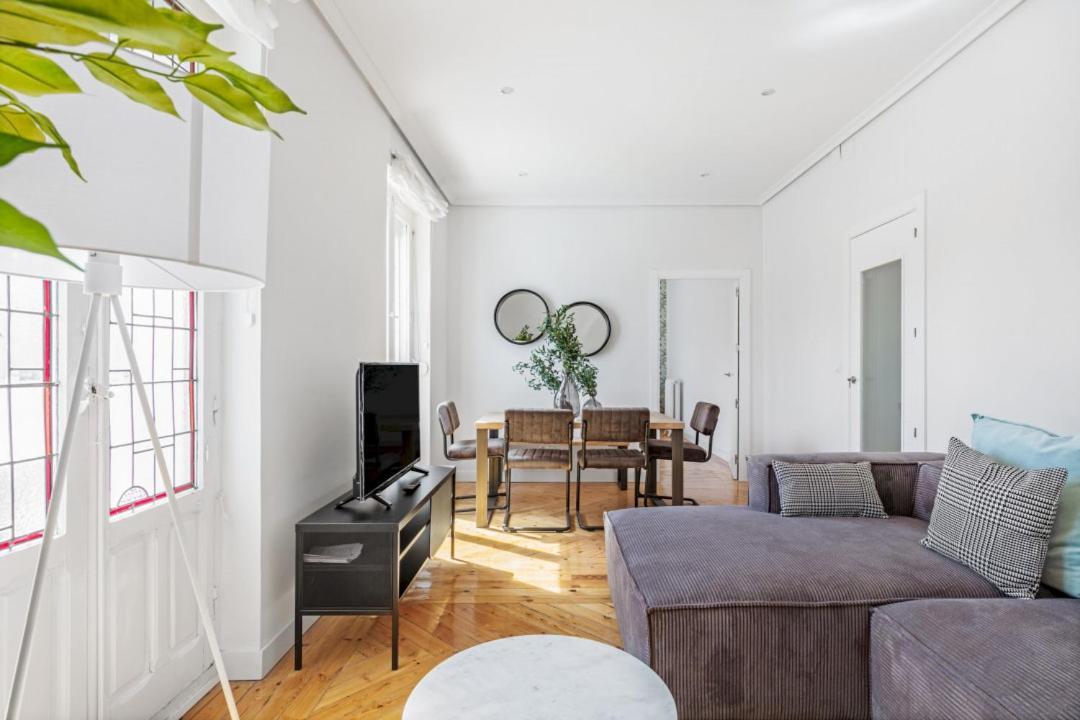 4 Bedrooms 2 Bathrooms Furnished - Salamanca - Refurbished - Mintystay Apartment *