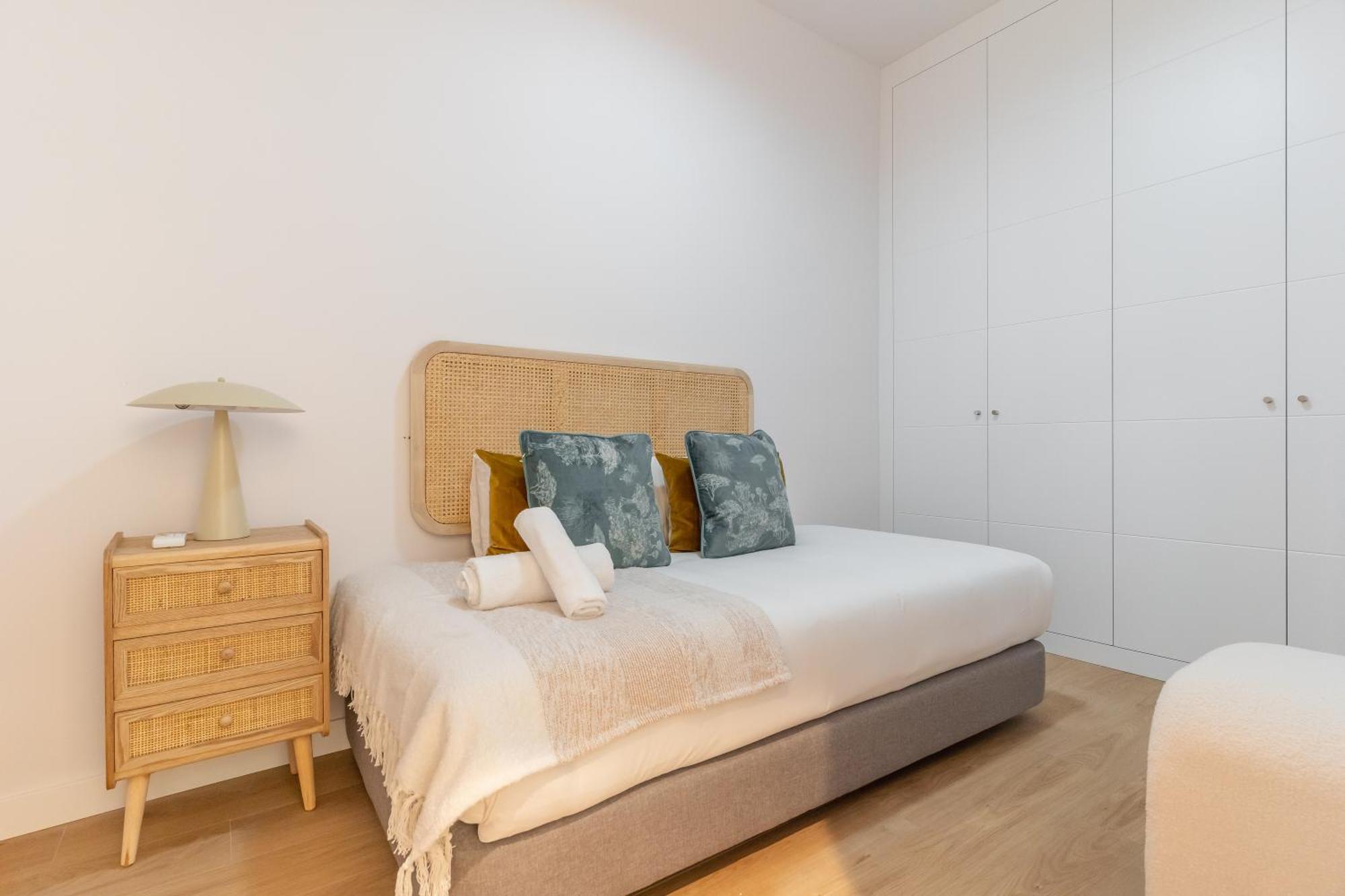 Renovated Modern -4 Bedrooms 2baths-salamanca Apartment