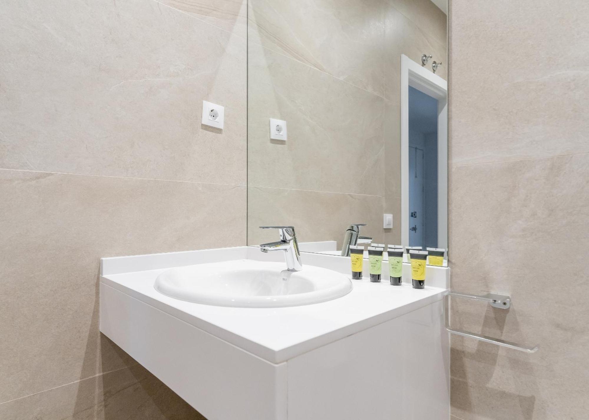 Apartamento Renovated Modern -4 Bedrooms 2baths-salamanca Madrid