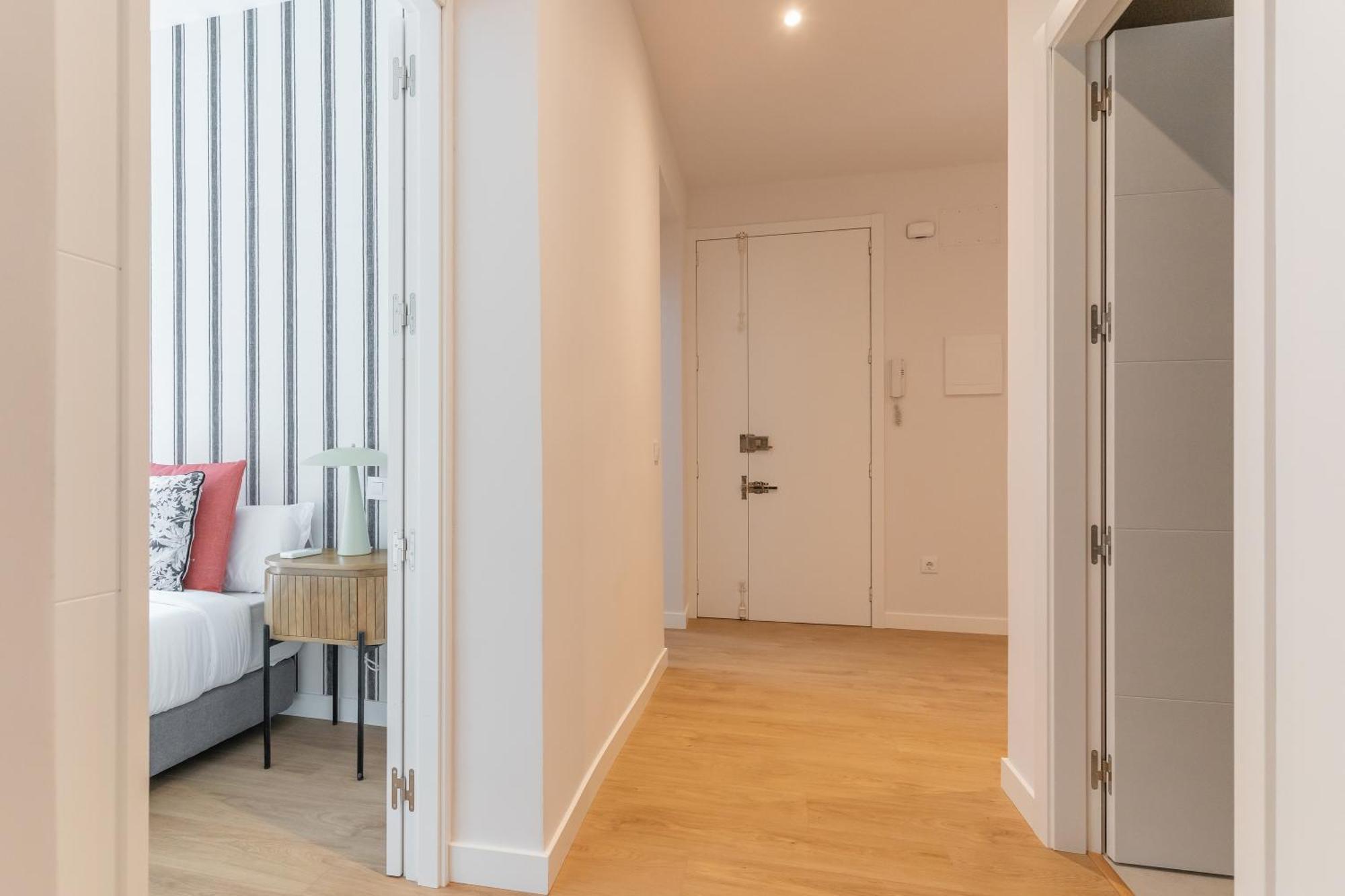 Renovated Modern -4 Bedrooms 2baths-salamanca Apartment
