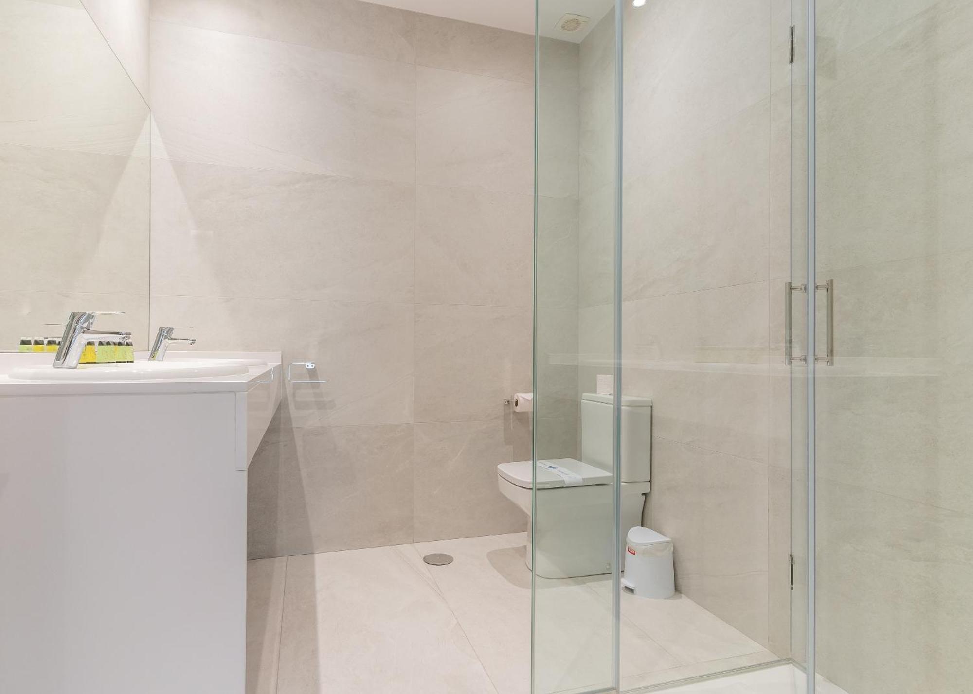 Renovated Modern -4 Bedrooms 2baths-salamanca Apartment *