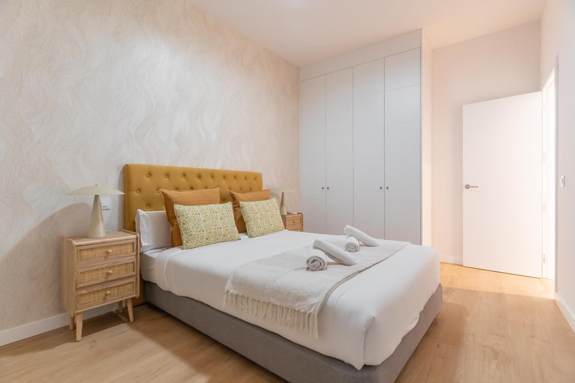 Renovated Modern -4 Bedrooms 2baths-salamanca Apartment *