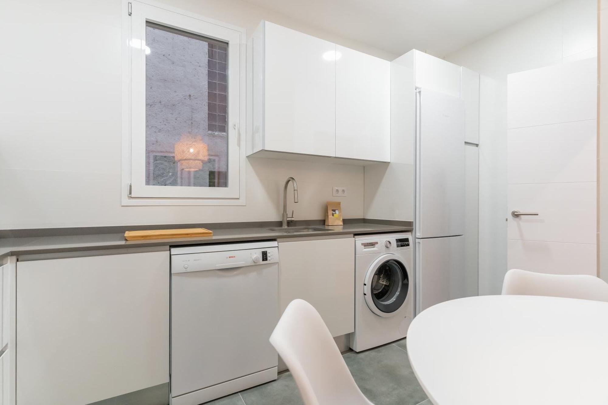 Renovated Modern -4 Bedrooms 2baths-salamanca Apartment *