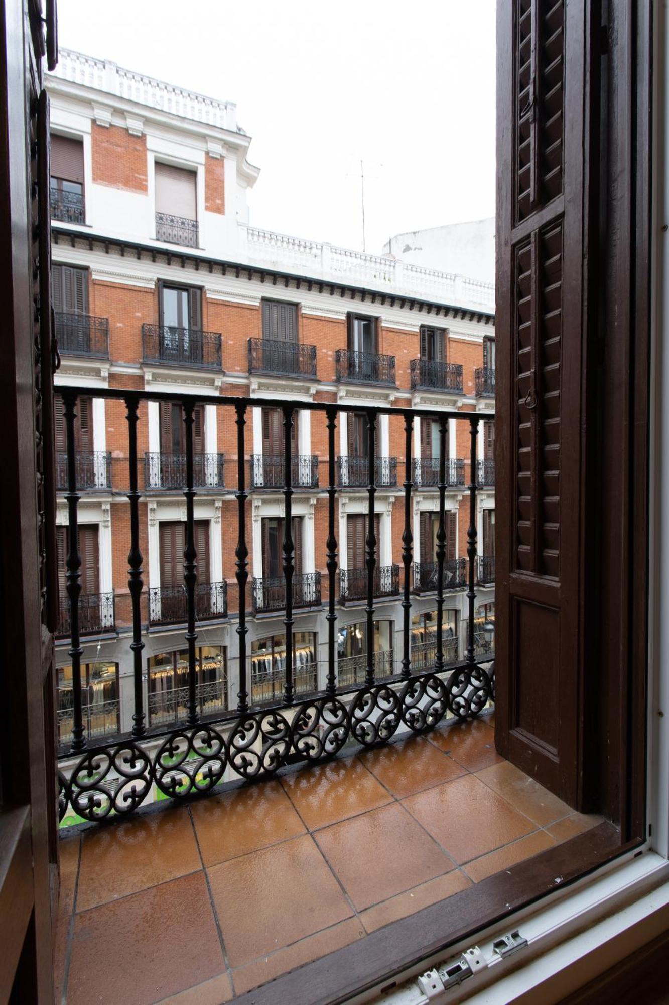 Nickel Apartment