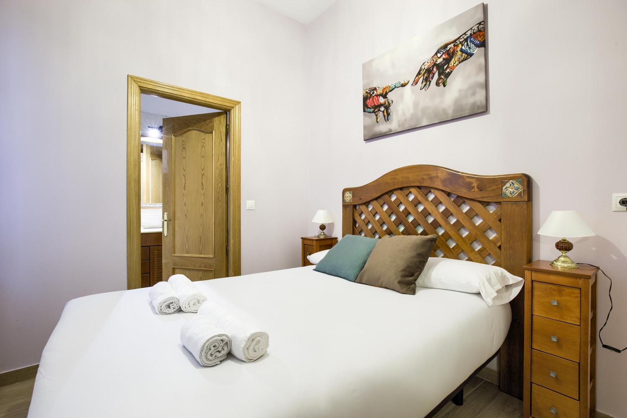 Charming Tirso De Molina Apartment