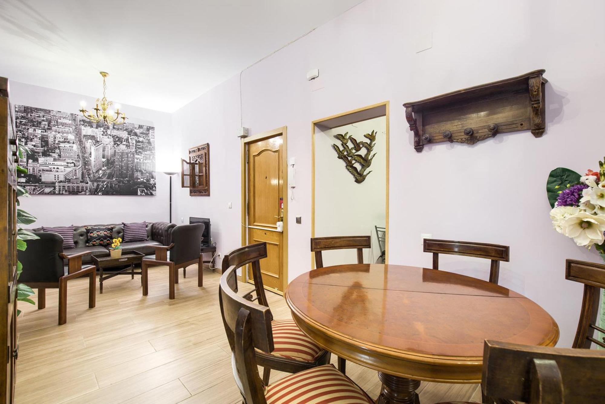Charming Tirso De Molina Apartment *