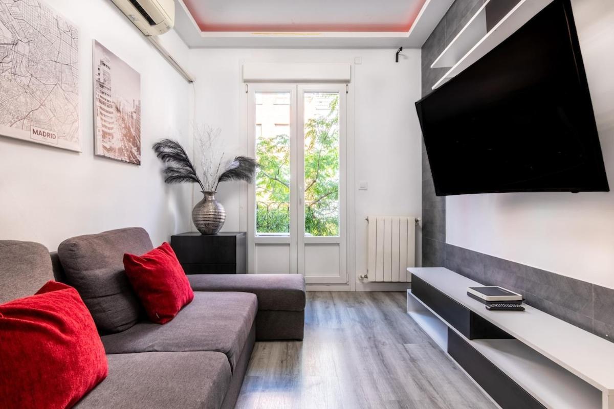 Cozy & Minimal Seasonal Apartment Madrid
