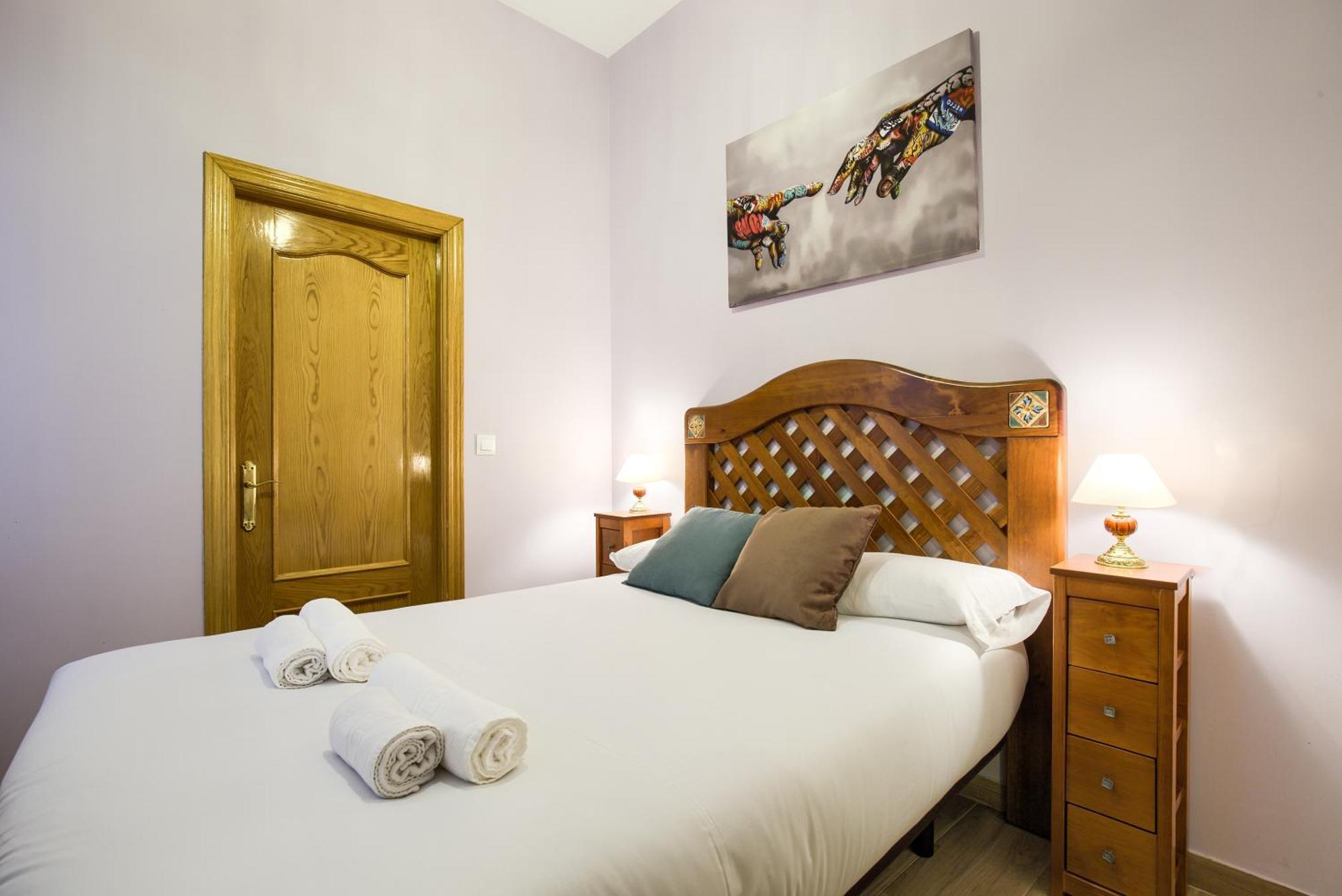 Charming Tirso De Molina Apartment