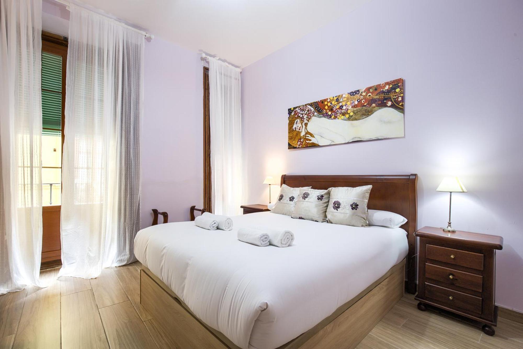 Charming Tirso De Molina Apartment