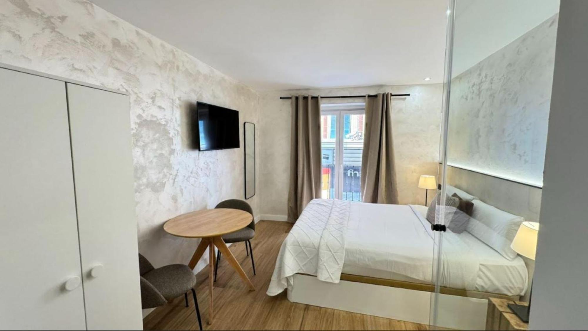Asequible A Pasos De Callao, Mid Term * Madrid