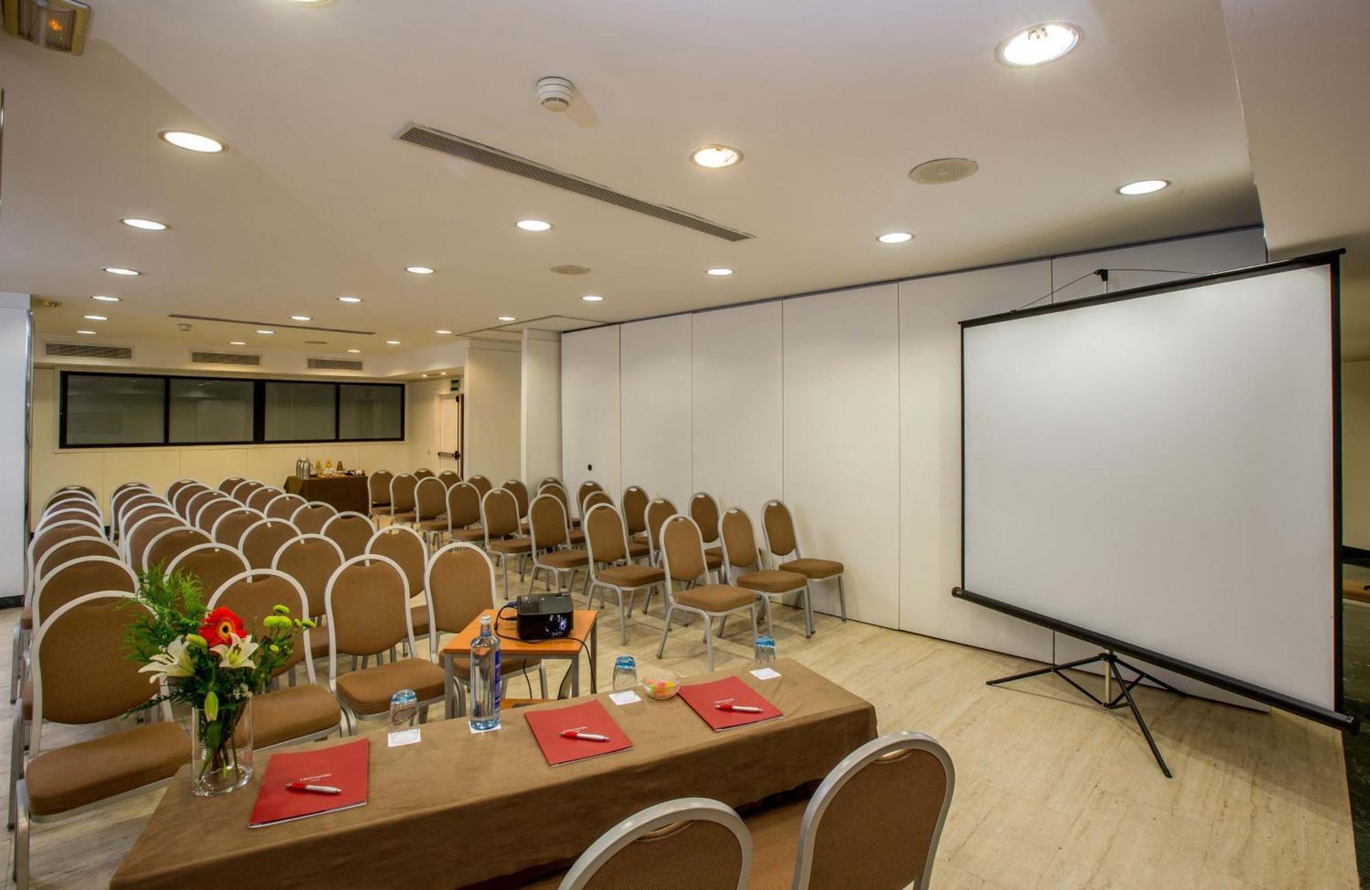 Hotel Leonardo City Center 3*