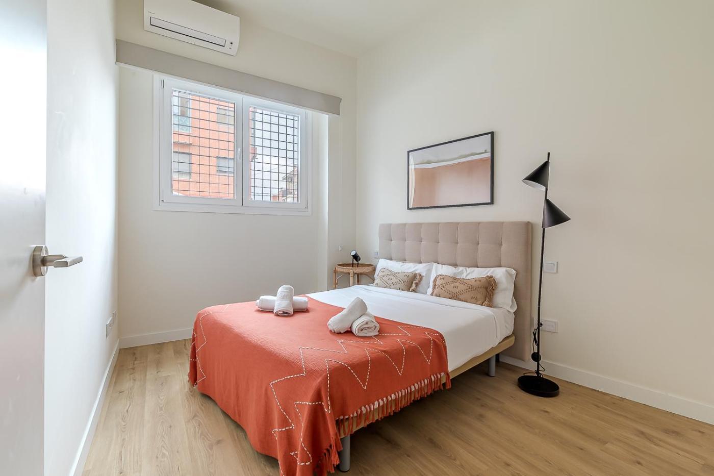 Caterina Plaza Castilla Apartment *