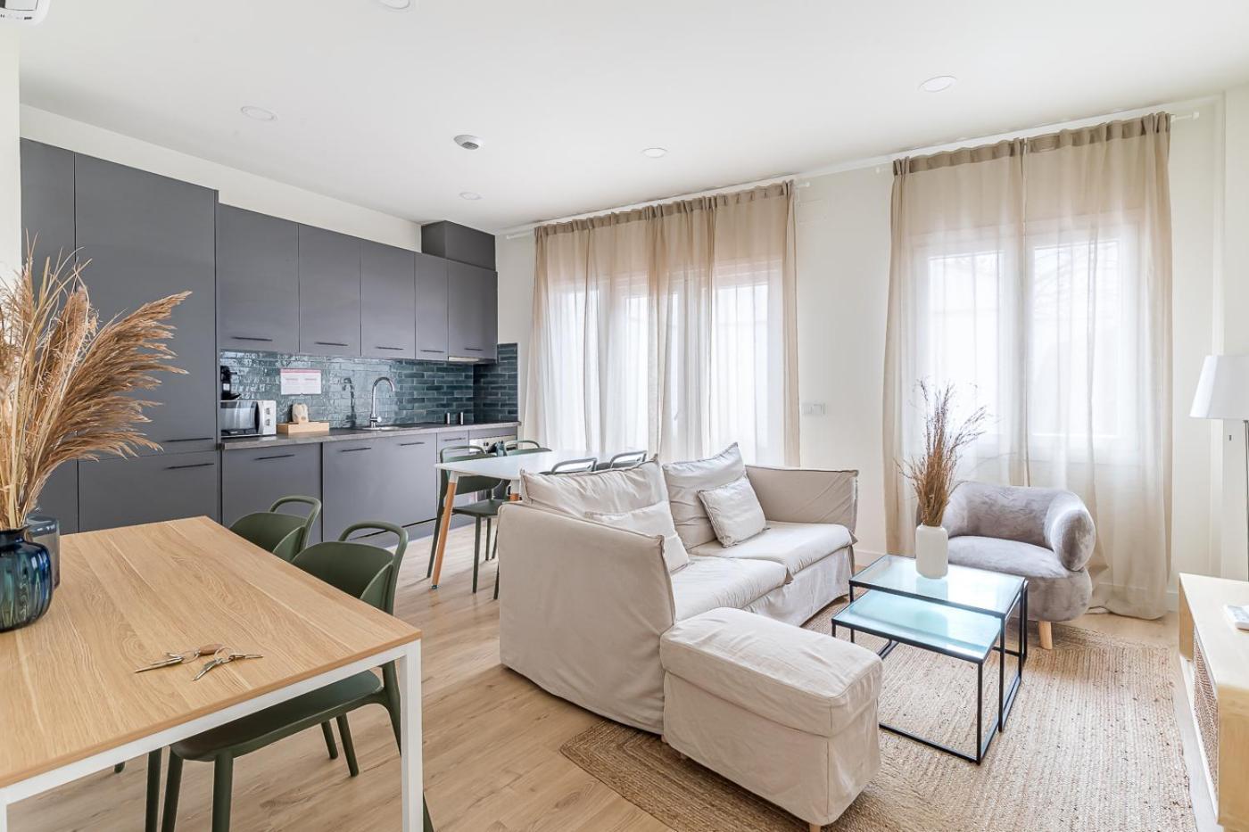 Caterina Plaza Castilla *