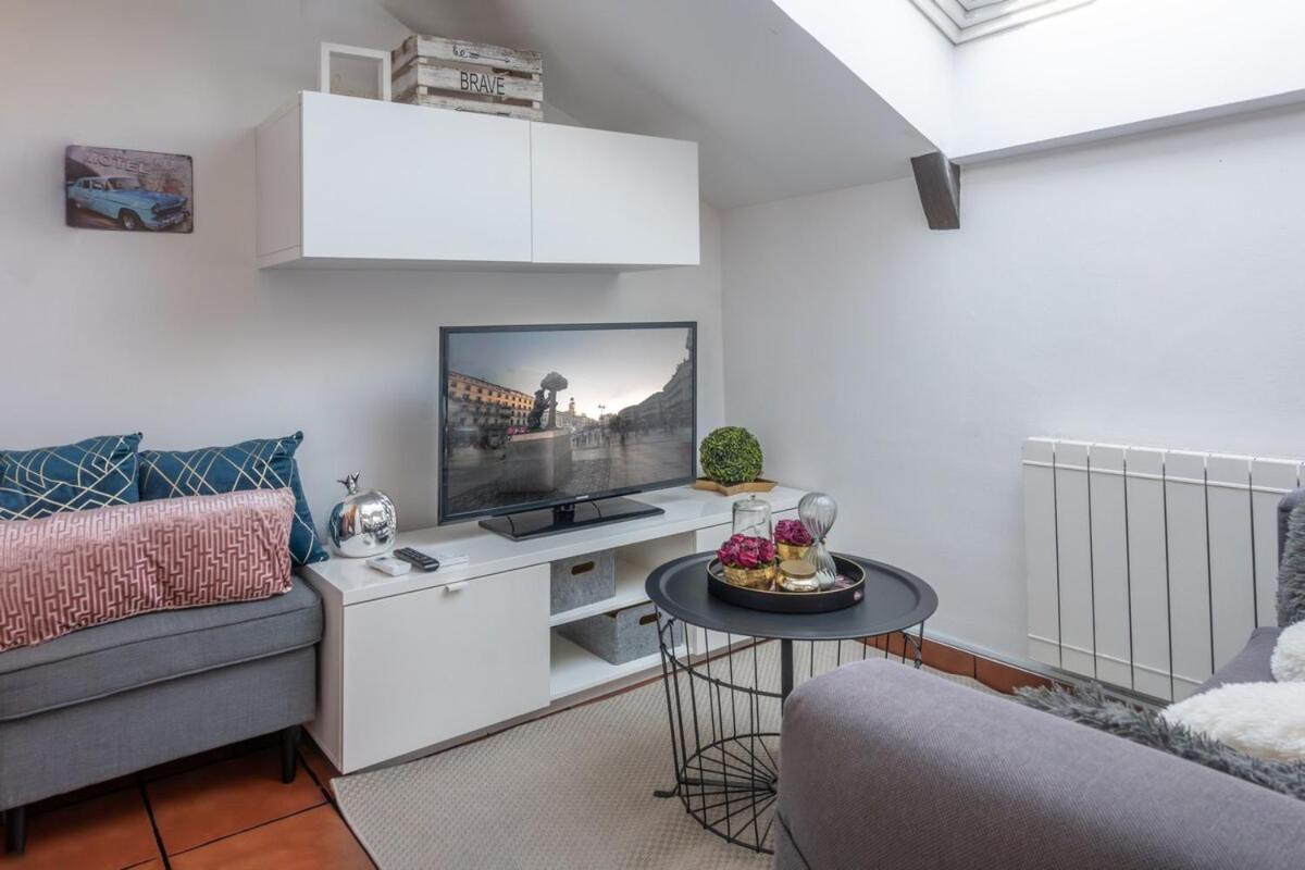 And Bright Temporal Penthouse Center Myr137c Apartment