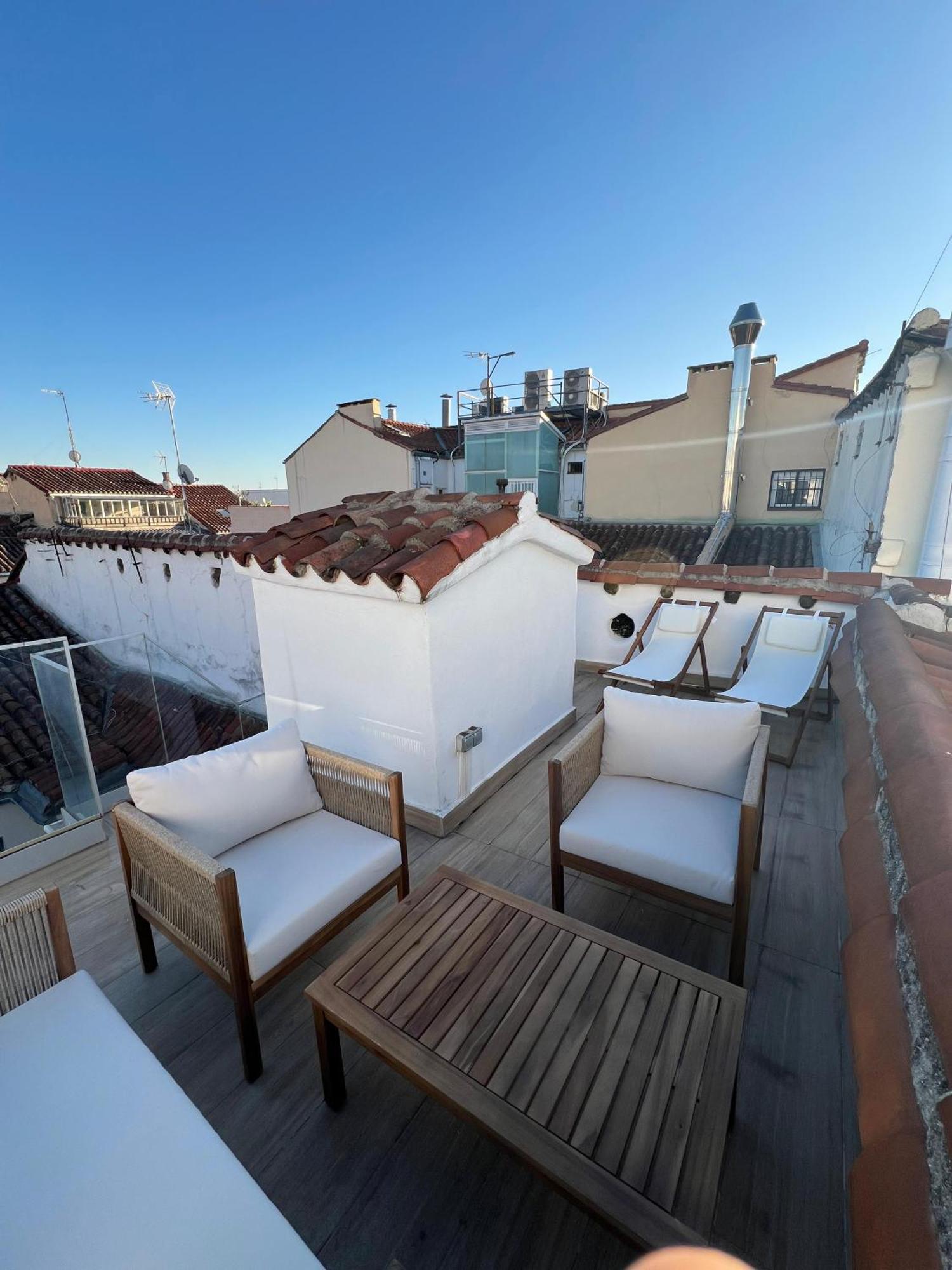 Chic Penthouse With Urban Charm & Rooftop Lejlighed Madrid