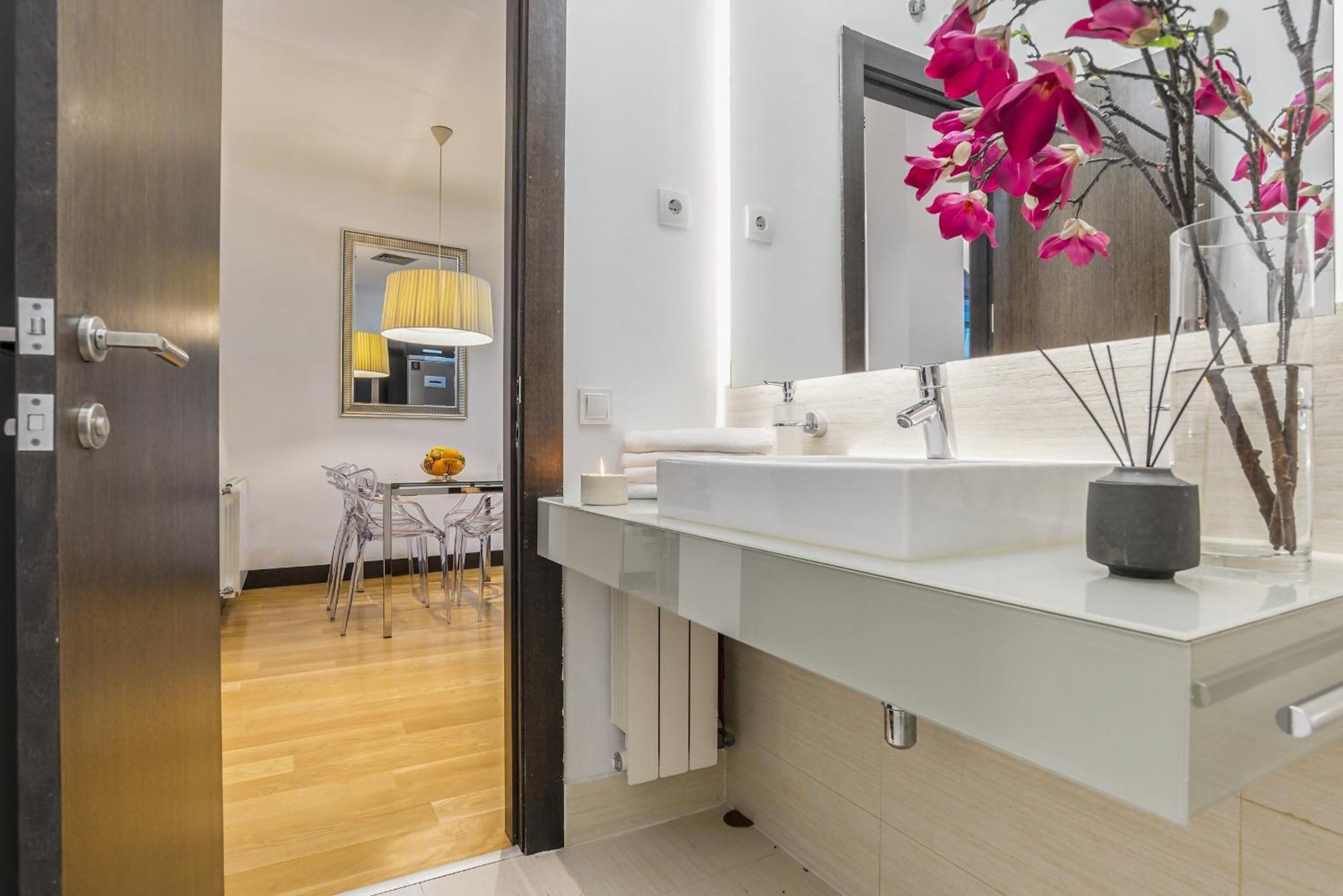 Gran Via By Skykey Apartment