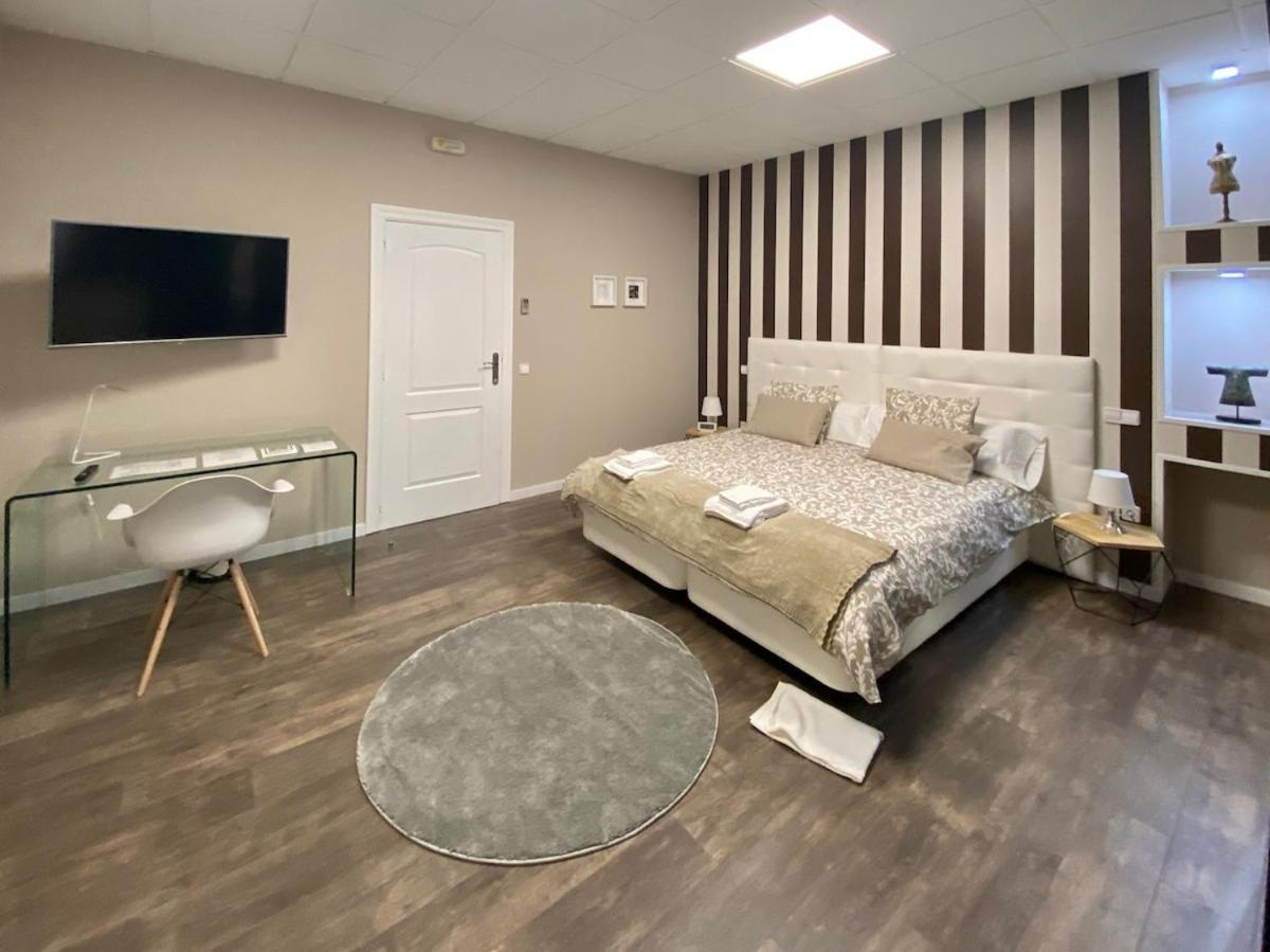 Entire In The Center - 10 Pax Apartment *