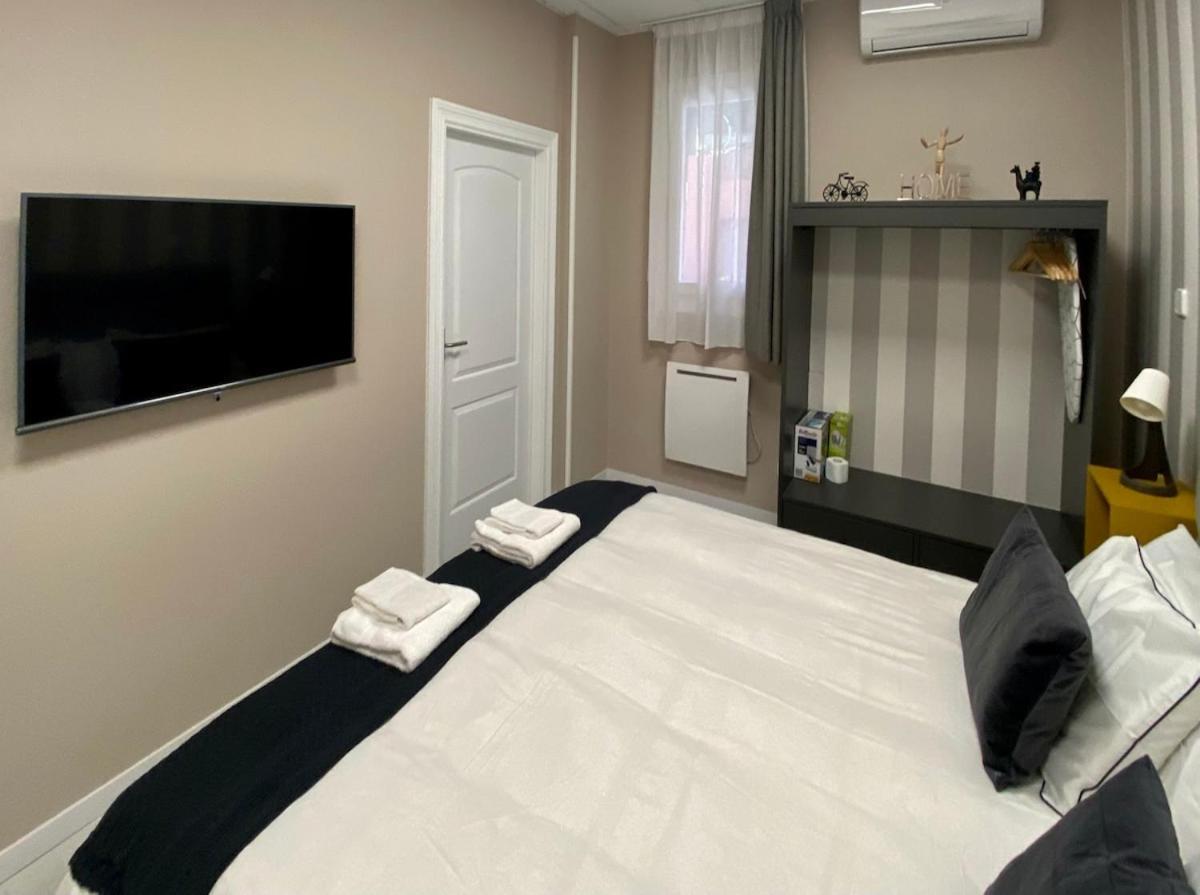 Entire In The Center - 10 Pax Apartment Madrid