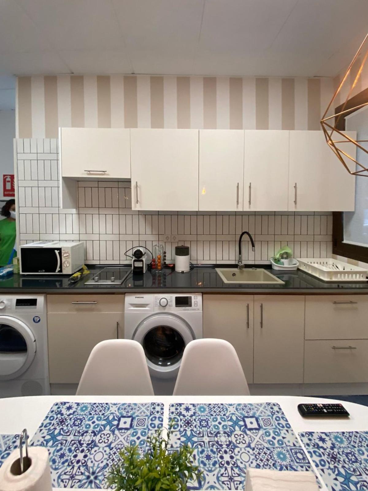 Comfortable In For Two People - 1 Apartment Madrid