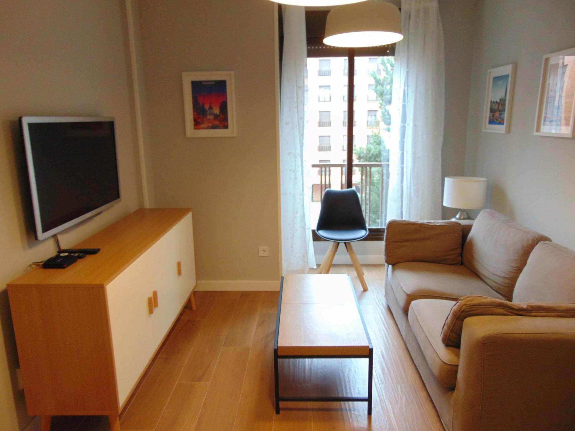 Airport Plenilunio Beige Apartment Madrid