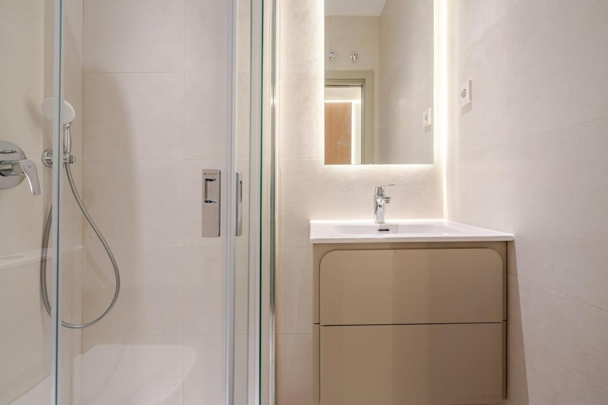 Luxury & Exclusive Salamanca 10 Pax Apartment *
