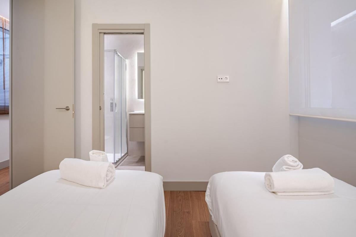 Luxury & Exclusive Salamanca 10 Pax Apartment