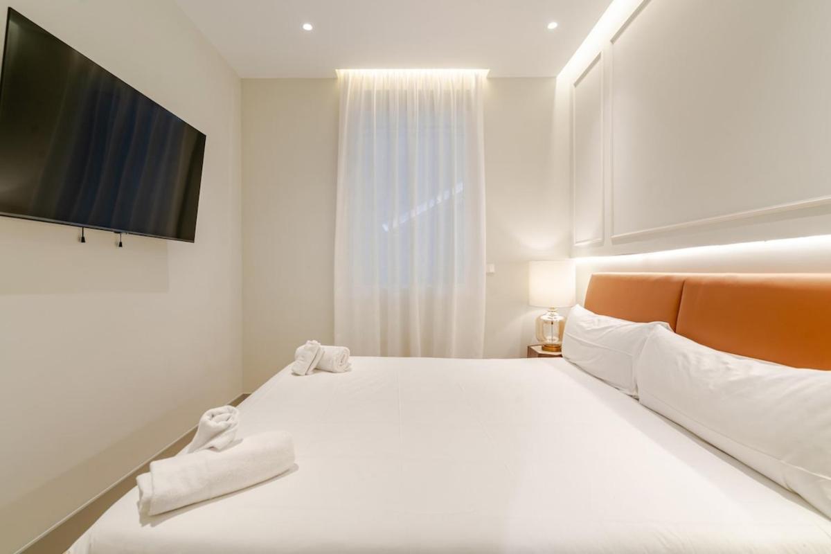 Luxury & Exclusive Salamanca 10 Pax Apartment