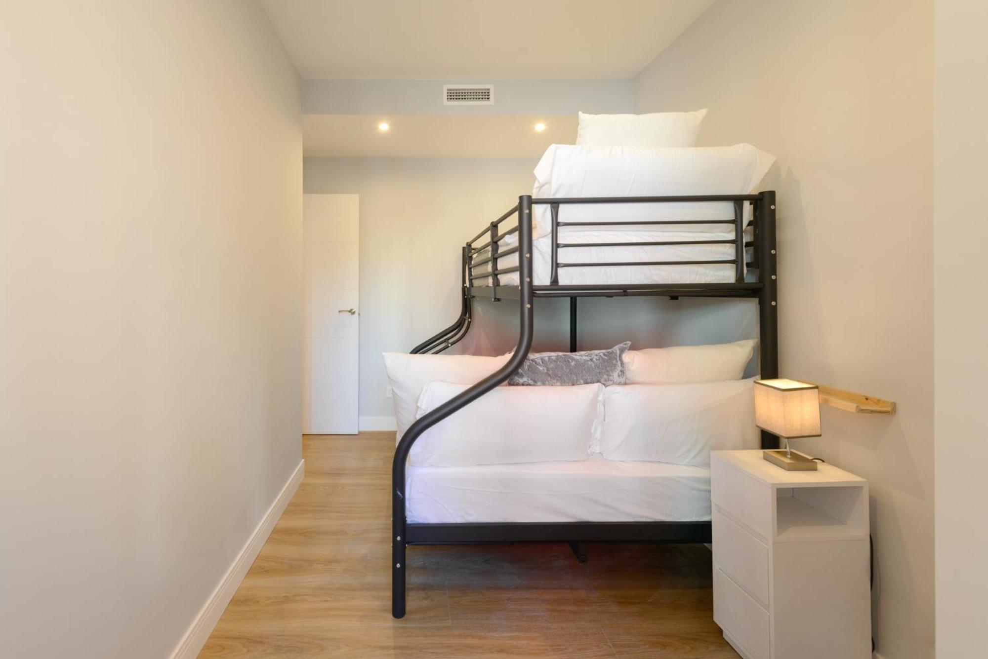 Apartment Museum Area Atocha 3br 2bth *