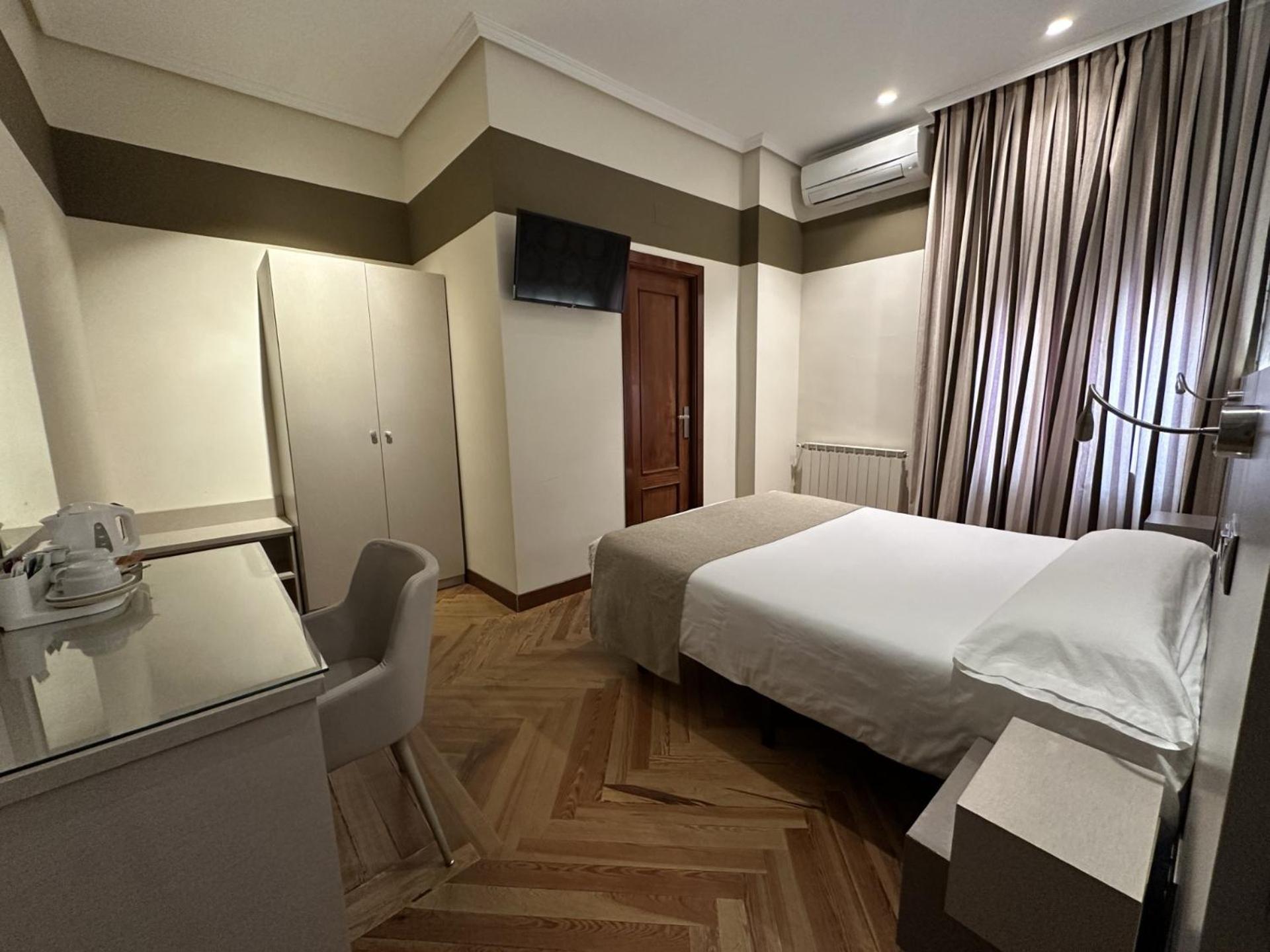 Guest house Atocha Almudena Martin 2*