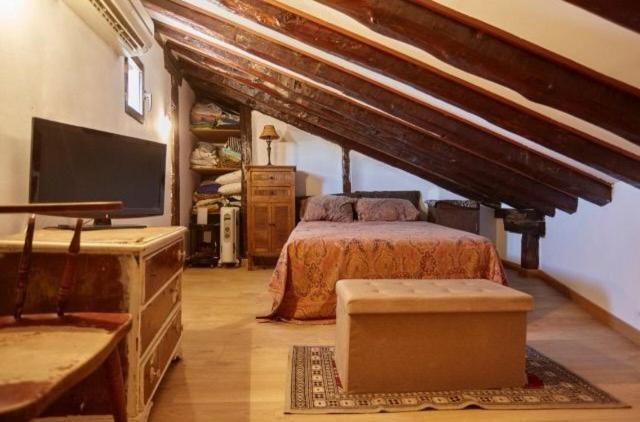 Atico Duplex Con Terraza En Puro Centro, 2 A 8 Pax Madri